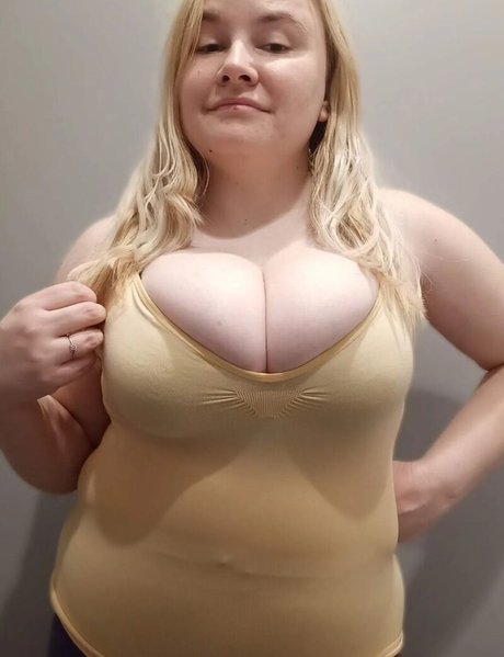 Dejana Savi 裸モデル 写真