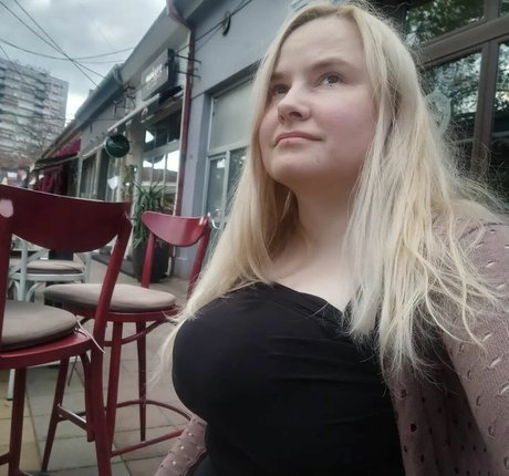 Dejana Savi xxxモデル 写真