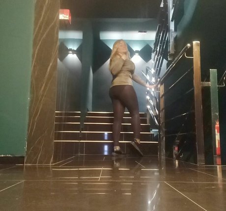 Dejana Savi ヌードモデル 写真