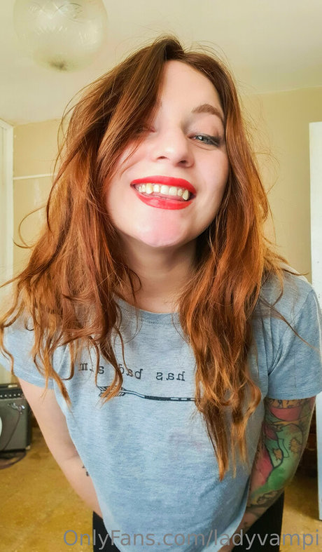 ヌードの若いOnlyFans ヌード 写真