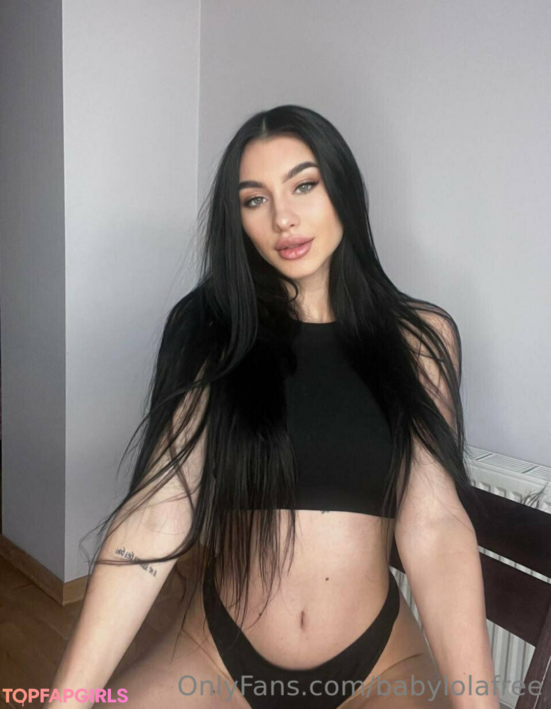 babylolafree セクシーモデル 写真