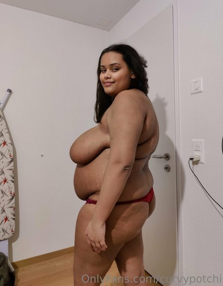 curvypotchi ポルノスター 裸 写真