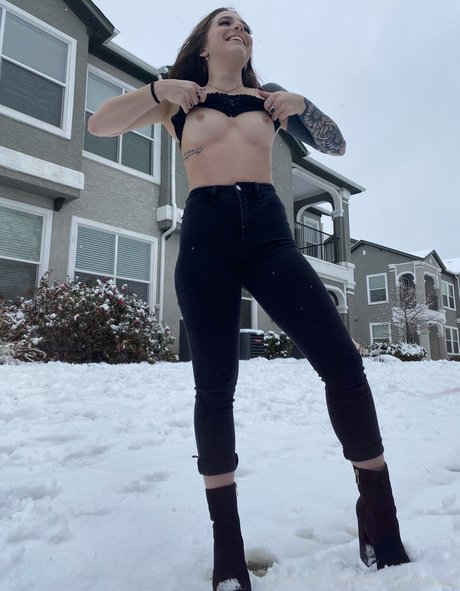 金髪の潮吹き OnlyFans セクシーヌード 画像