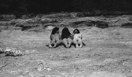 おっぱいを吸うOnlyFans xxx 写真