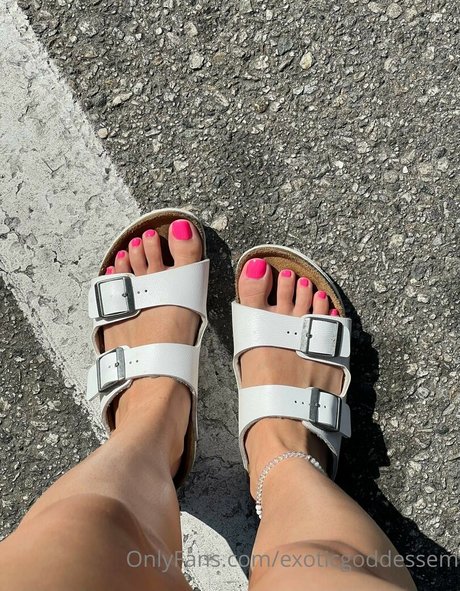 小さいチンポのシーメールOnlyFans 美しいxxx 画像
