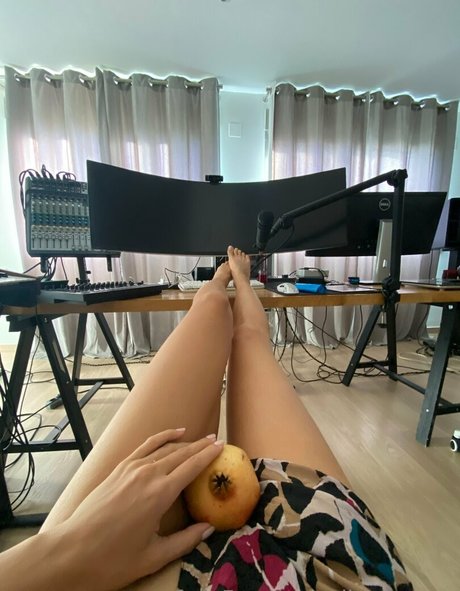 開いたおまんこOnlyFans アートヌード 画像