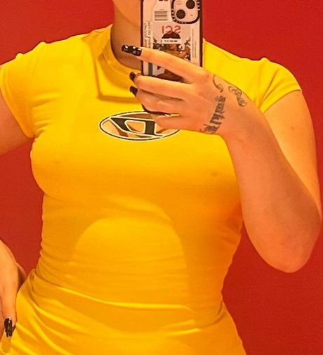 Mae Muller トップモデル 写真