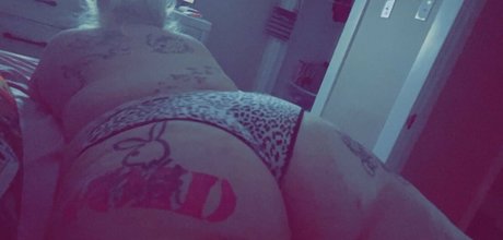 ぽっちゃり巨乳オンリーファンズ 無料ヌード 写真