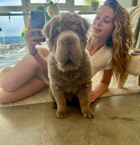 Jessie Jacobsen 裸の女優 写真