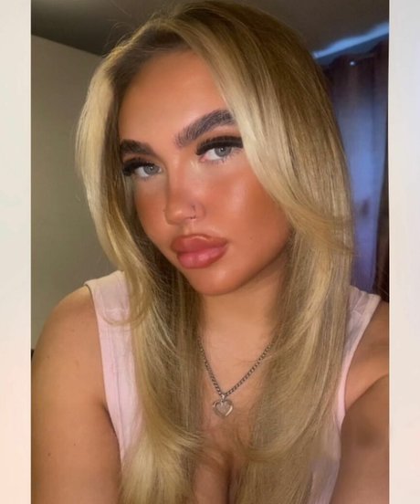 Caoimheeee ヌード女優 写真