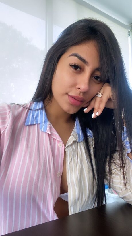Alejandra Martinez スター xxx 写真