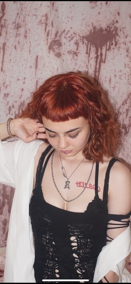 raine ポルノスター 裸 写真