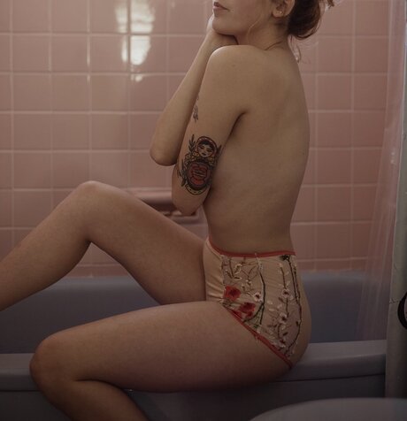 Adrienne Taylor モデル 画像