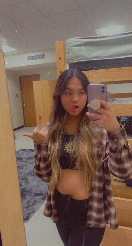 Trini Dang ポルノスター トップ 写真