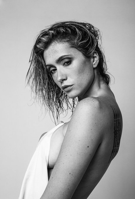 Lysandre Nadeau 完璧なポルノスター 画像