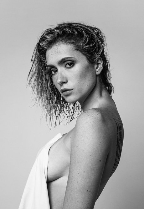 Lysandre Nadeau ポルノスター セックス 写真