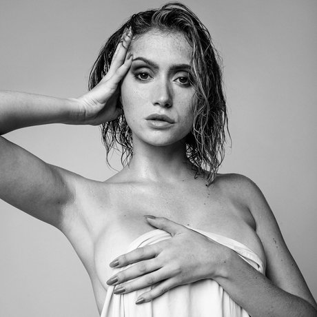 Lysandre Nadeau ホット女優 画像