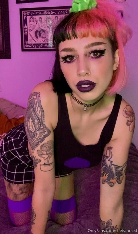 Sheiscursed アダルトモデル 写真