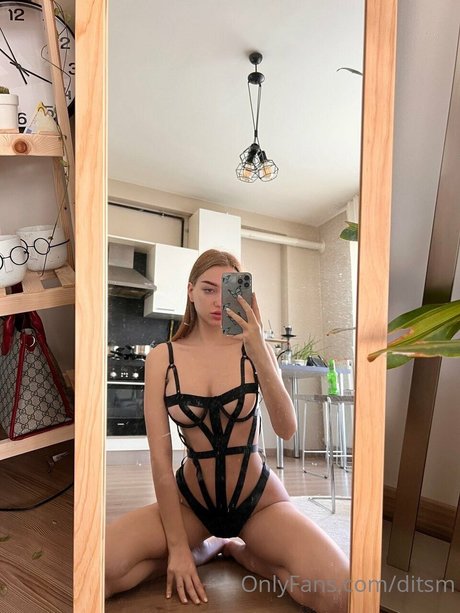 ロシアのお母さんOnlyFans アート裸 写真