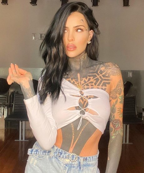 Candelaria Tinelli ヌードスター 画像