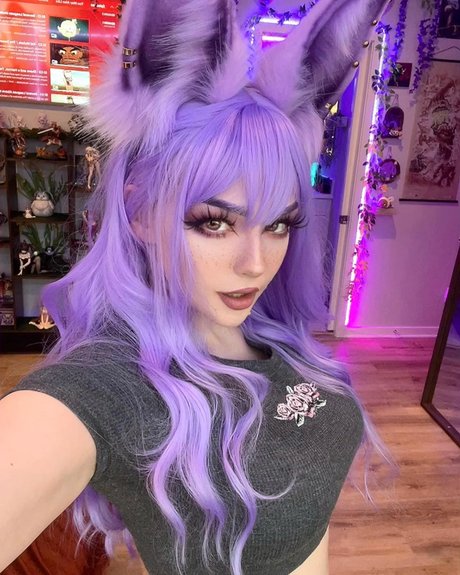 Eevee Davis 裸モデル ギャラリー