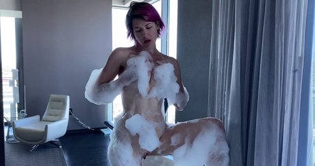 Kit Mercer アートモデル 写真