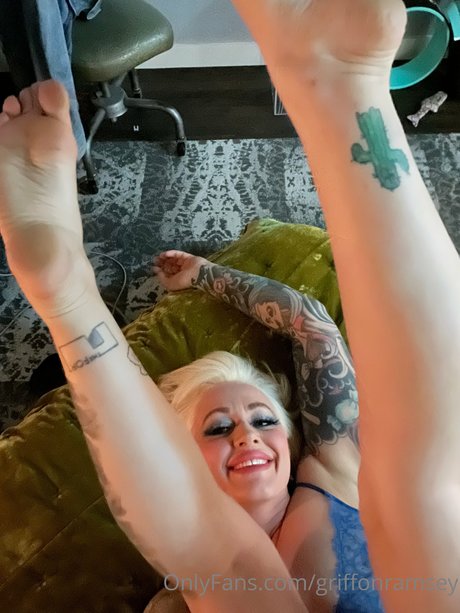 Griffon Ramsey ヌードモデル 画像