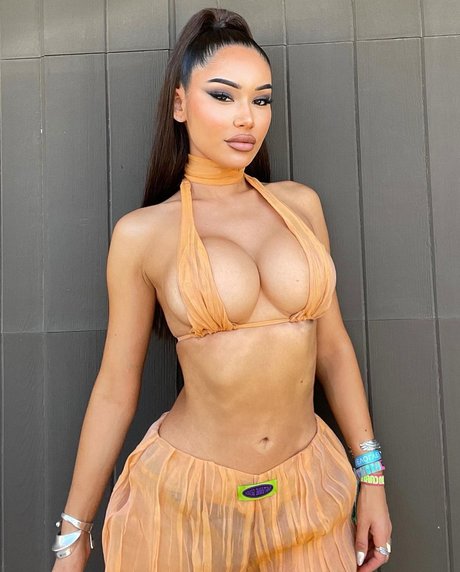 Janet Guzman スター 裸 写真