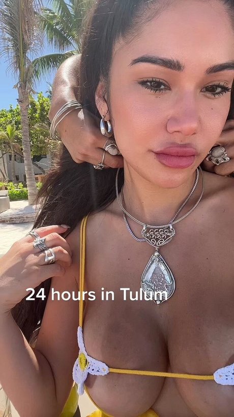Janet Guzman スター ヌード 写真