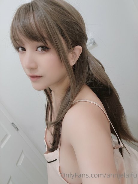 Annjelaifu エロティックモデル 写真