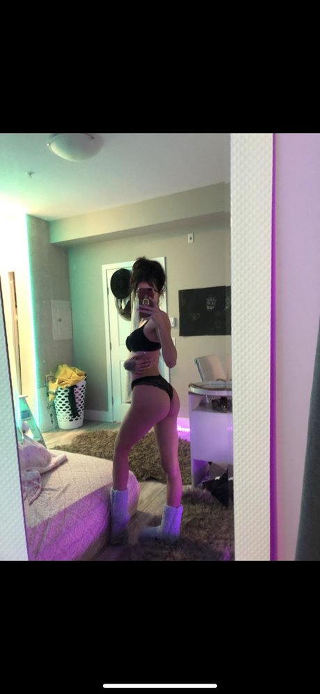 ティーン足コキOnlyFans 無料セクシー 写真