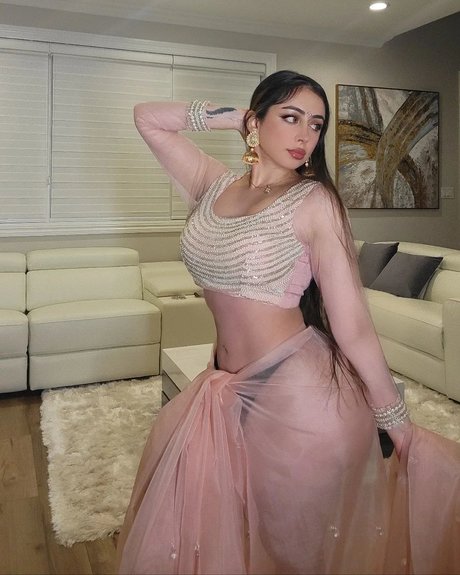 Ms Sethi アダルトスター 写真