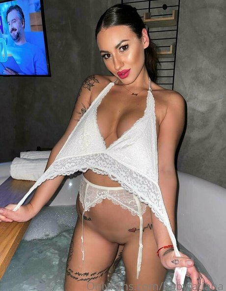 デカ尻ジーンズ OnlyFans ホットヌード 写真