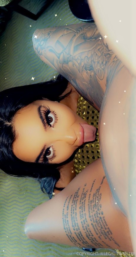 Chloe Khan ポルノ女優 写真