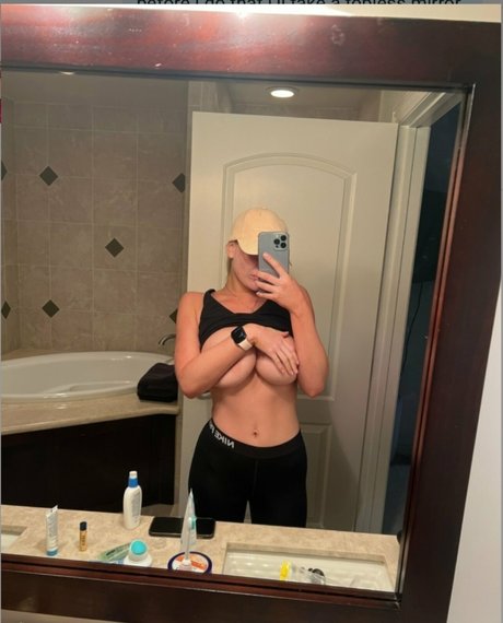 バスルームファックOnlyFans ホットxxx 写真