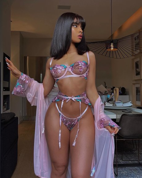 Lemy Beauty ポルノスター 裸 写真