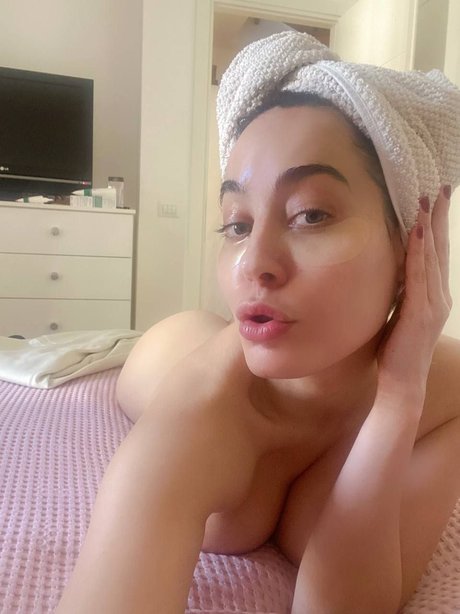Paola Saulino 裸モデル 写真