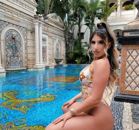 女子高生オンリーファンズ ポルノグラフィック 写真