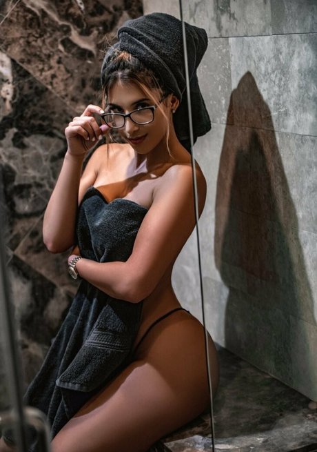 Isabella Buscemi ヌードモデル 画像