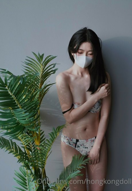 修道女オンリーファンズ セクシー 写真