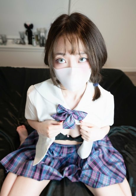 Hong Kong Doll ポルノモデル 写真