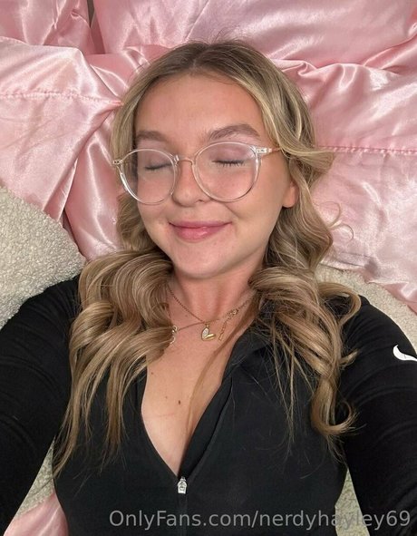 nerdyhayley69 アダルト女優 画像