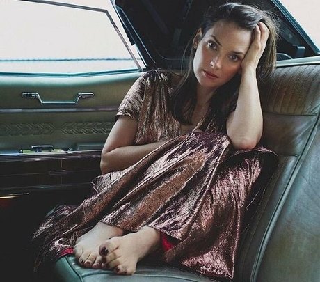 Winona Ryder ポルノスター 無料 画像