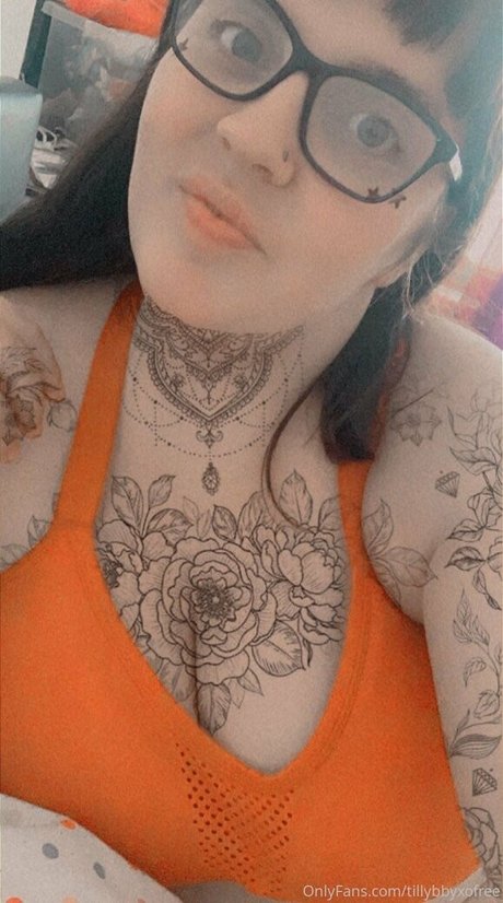tillybbyxofree ポルノスター 写真