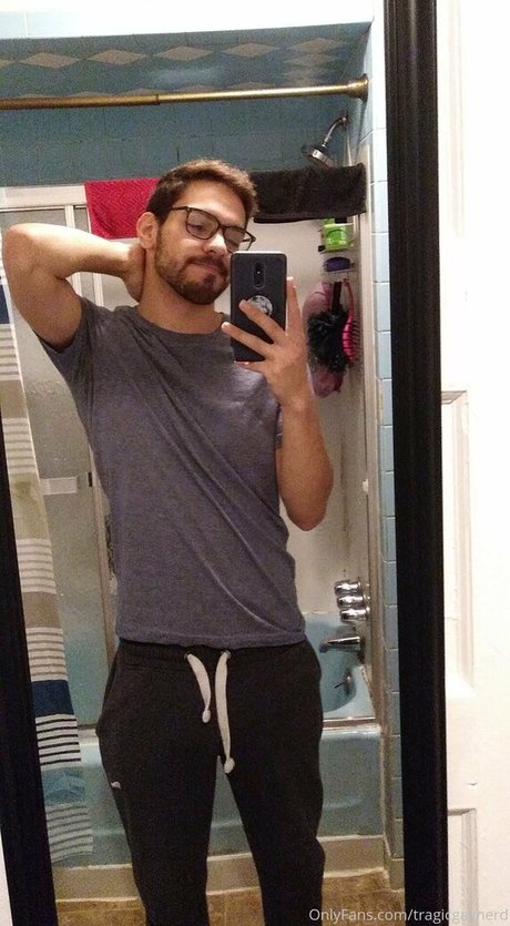 tragicgaynerd top profile image