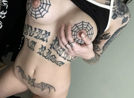 creepy spice ポルノスター 写真