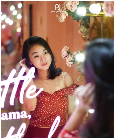 MonicaJeyincaNatasya ポルノスター エロティック 写真