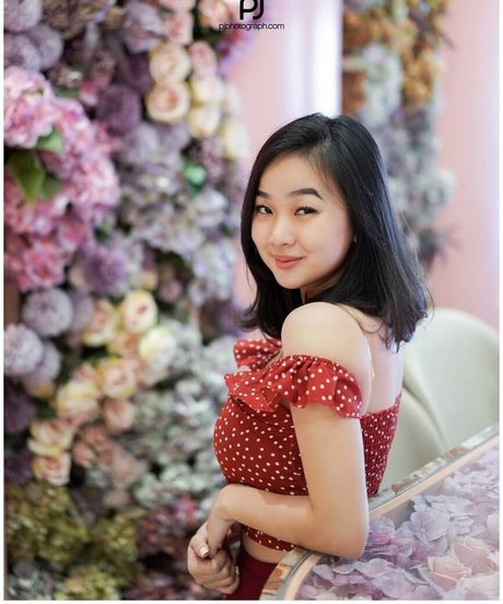 MonicaJeyincaNatasya 美しいモデル 写真