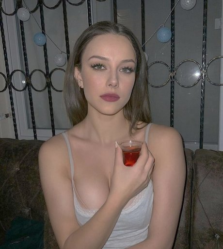 Bihter Tendu セックスモデル 写真
