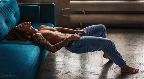 デカ尻ジーンズ OnlyFans 美しい裸 写真